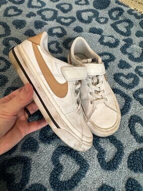 New Kids Nike Court Legacy Low size 13 GUC